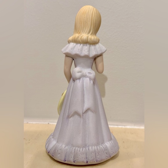 Enesco Growing Up Girls Classic Porcelain Figurine Blonde Birthday Girl Age 12 - Picture 3 of 5